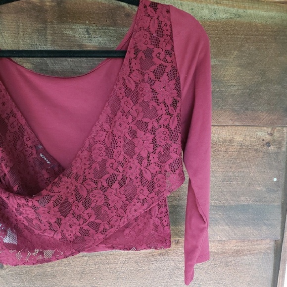 American Eagle Outfitters Tops - 🍓•AEO• Lace Back Crop Top